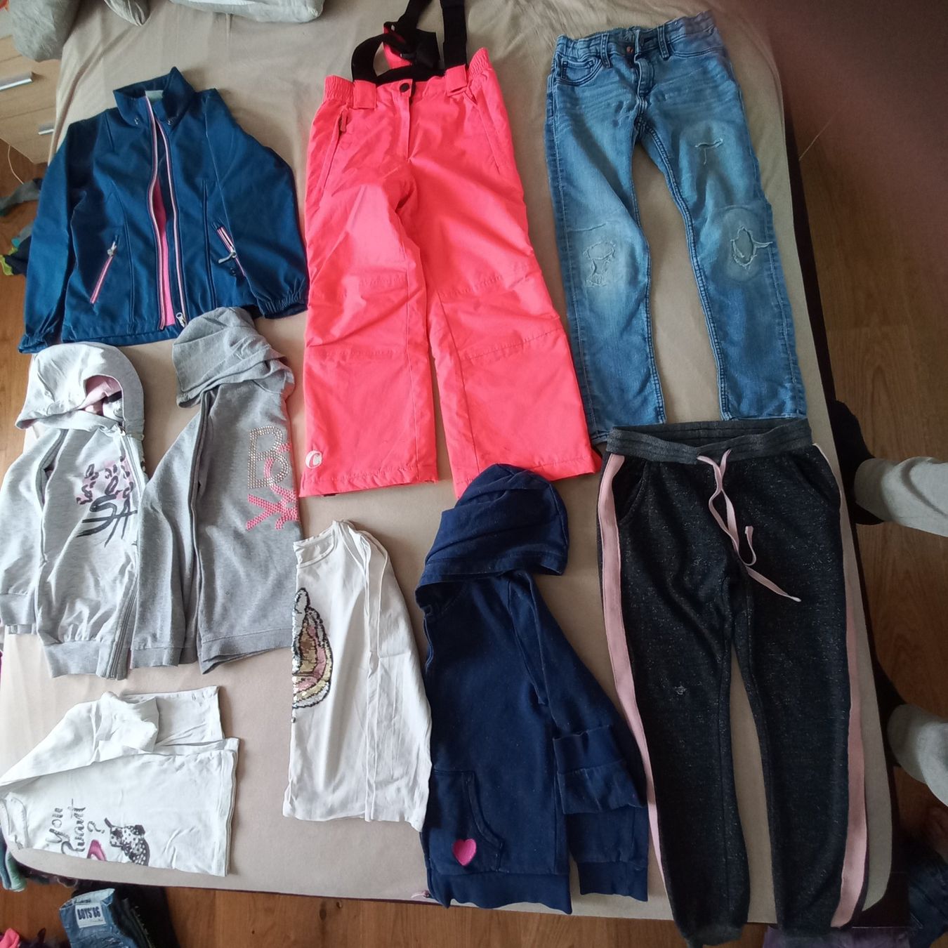 Kleiderpakete & -sets: Über 30 Teile Kleiderpaket gr.128 – Gebraucht aus Bachenbülach von enigmatic 3