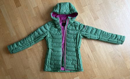 Neuwertige Peak Performance Daunenjacke mit Kaputze