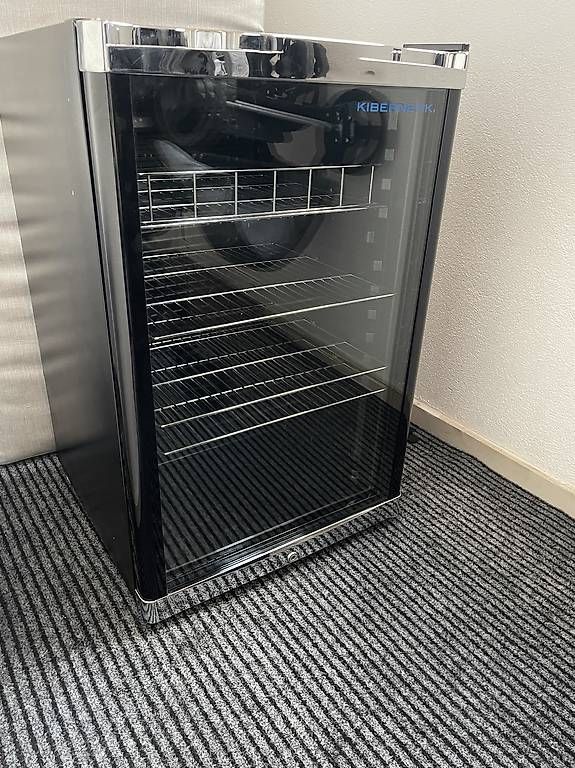 Frigoriferi: Kühlschrank mit Glastüre – Usato da Wynau venduto da Lorent_Be
