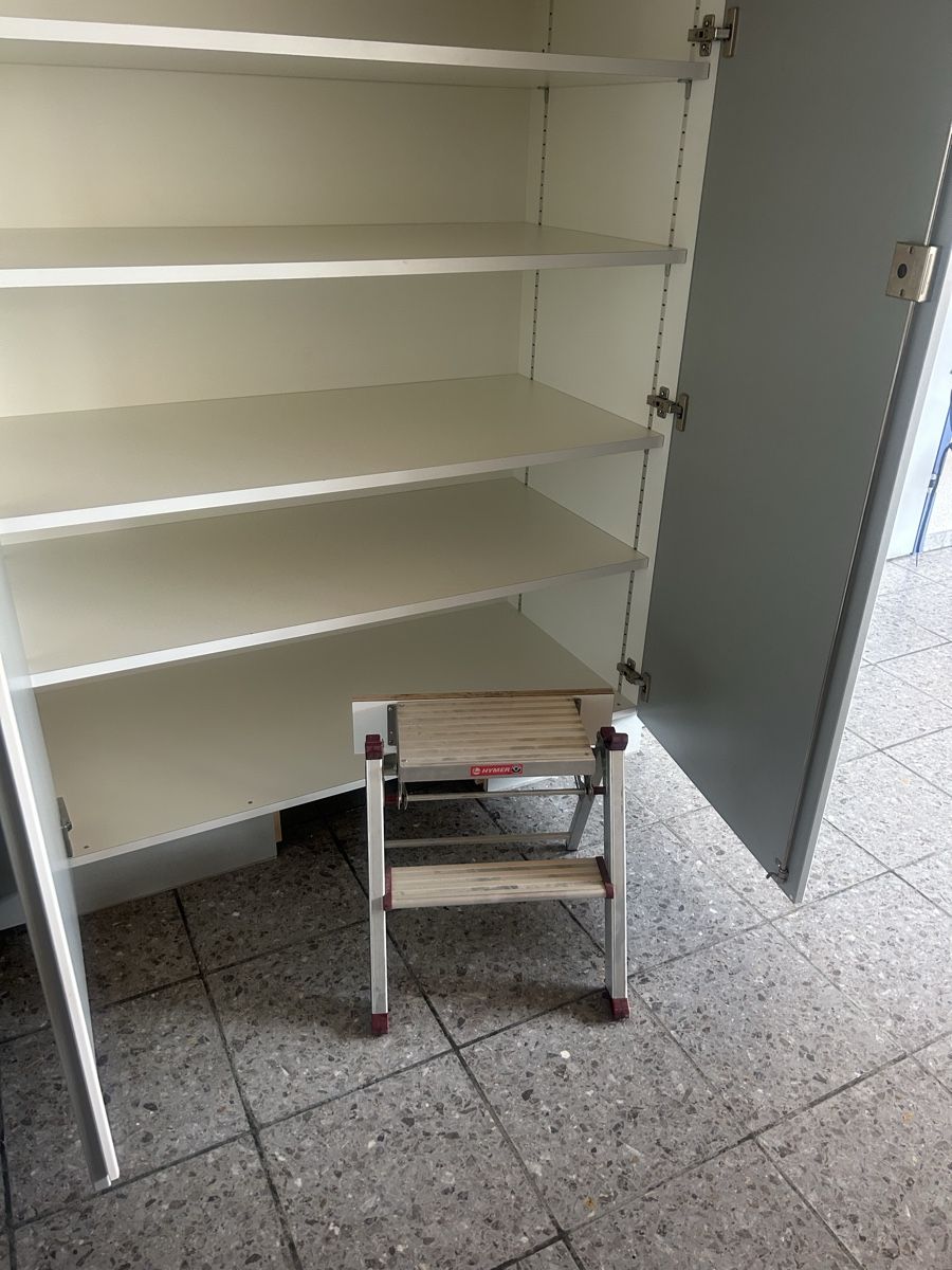 Schränke: Schrank /Büro – Gebraucht aus Stans von Benzen 3