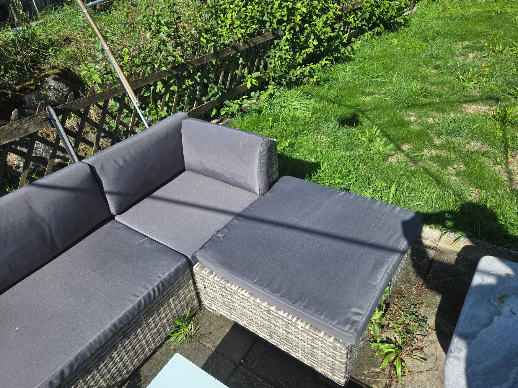 Divani: Gartensofa, Aussen Lounge mit Tisch Poly Rattan – Usato da Wiler b. Seedorf venduto da Peterundpaul 2