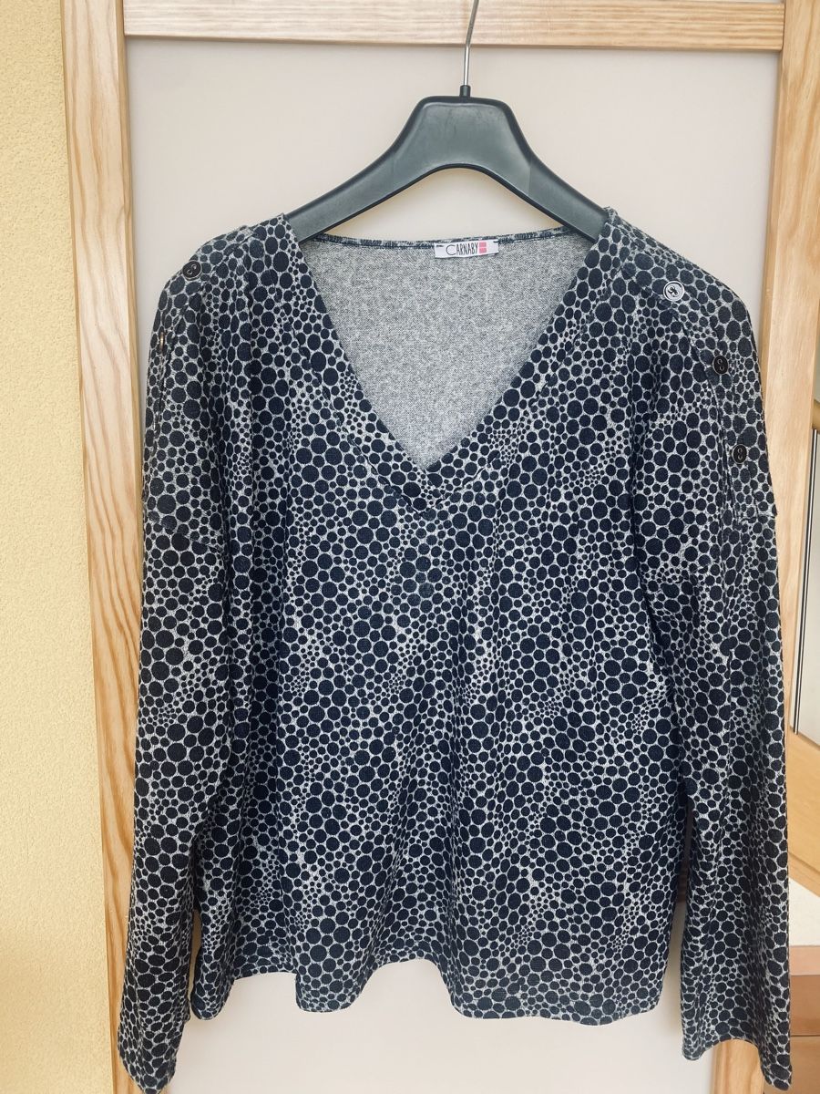 Top: Magnifique haut CARNABY L – Nuovo (secondo la descrizione) da Belmont-sur-Lausanne venduto da chu_vxf5