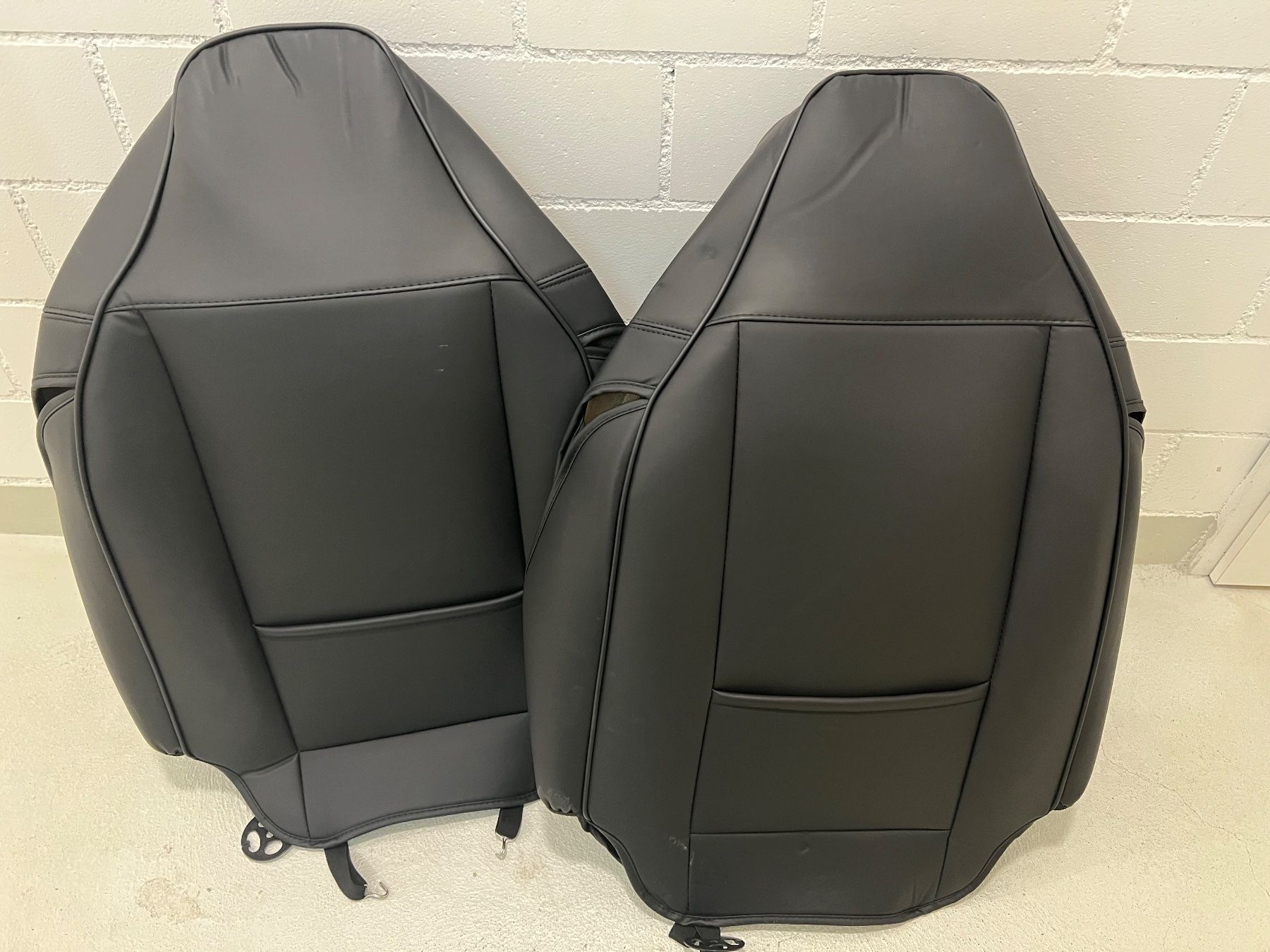 Toutes les pièces détachées: Autositzbezüge AIRBAG Universal Schwarz – D'occasion à Reichenburg par ValeR07 5