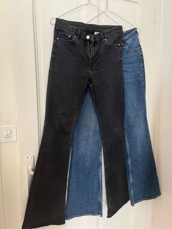 2 H&M Jeans Flare schwarz & blau 38/2 jeans évasés noir bleu