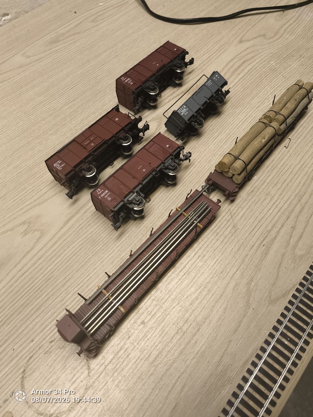 Rivarossi Modellini di ferrovie: Modellbahn Waggons Rivarossi HO gebraucht 6Stk. – Usato da Herzogenbuchsee venduto da ioa_zcm6 6