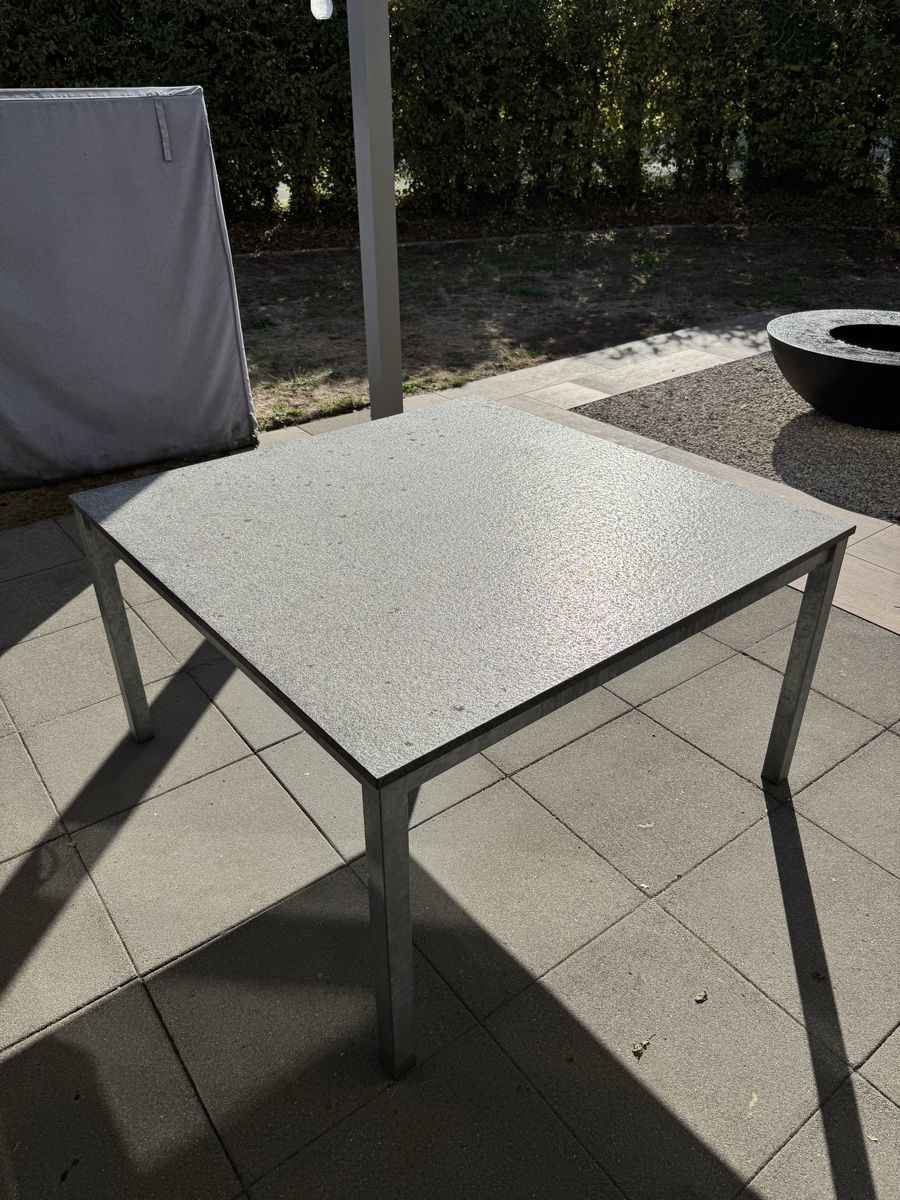 Tische: Gartentisch Granit mit verzinktem Gestell – Gebraucht aus Aarau Rohr von Kcookie 1