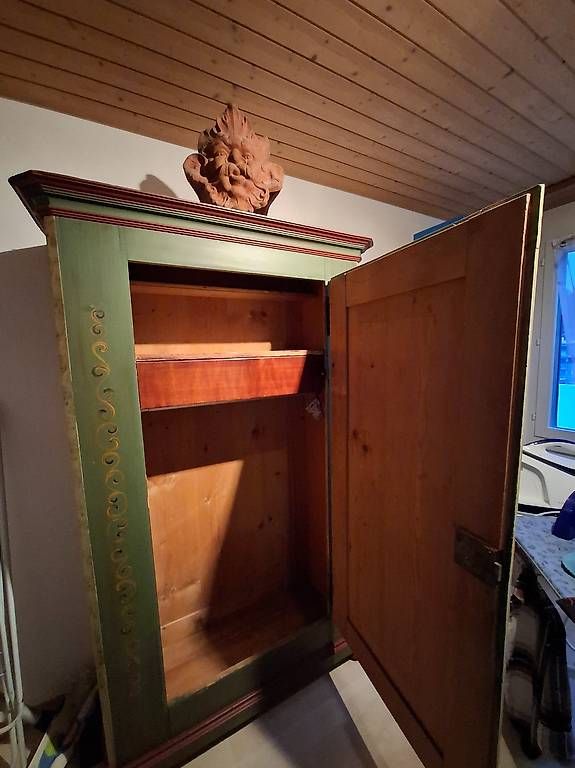 Armadi: Bauernschrank bemalt – Usato da Gossau SG venduto da rut_h99p 1