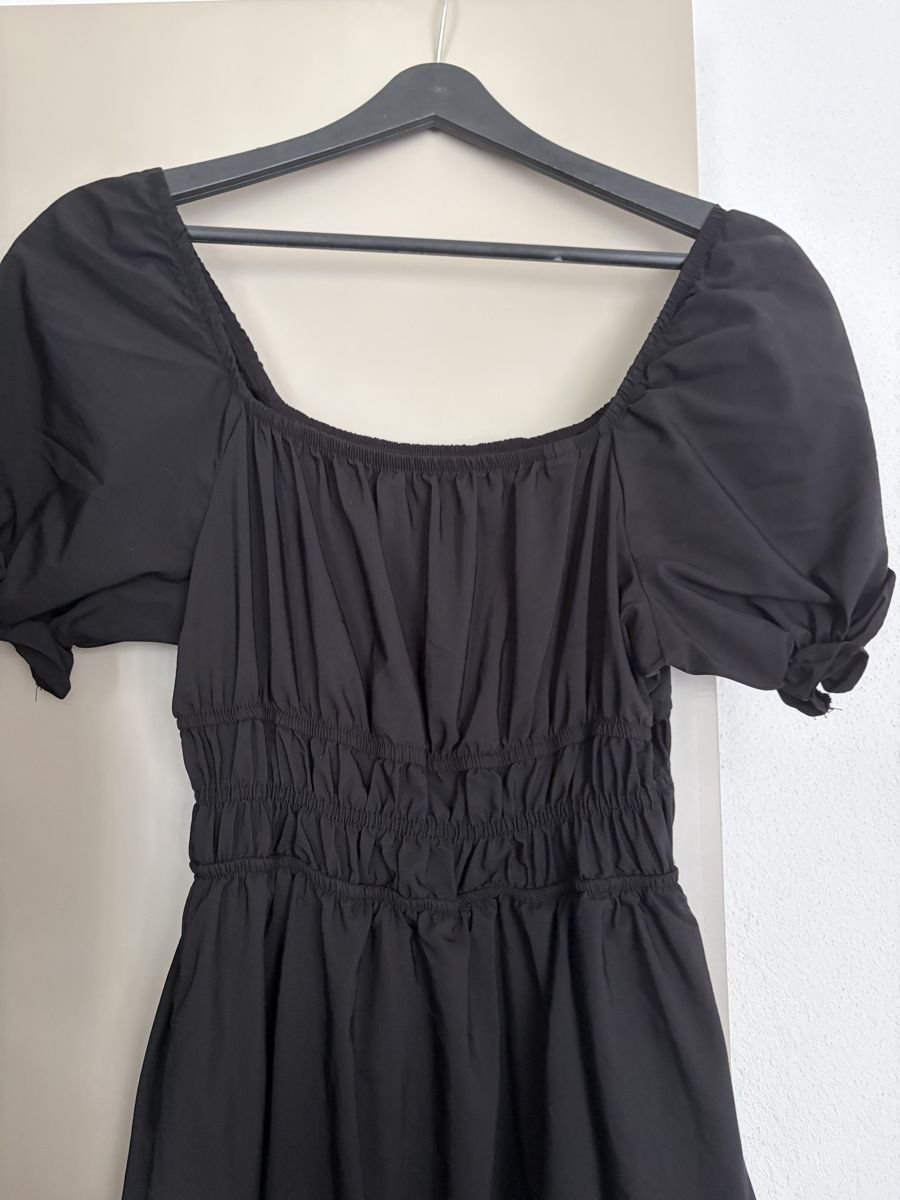 Vestiti: Schwarzes Kleid Grösse 40 Puffärmel smocked Taille – Nuovo (secondo la descrizione) da Zürich venduto da Mss_sen 1