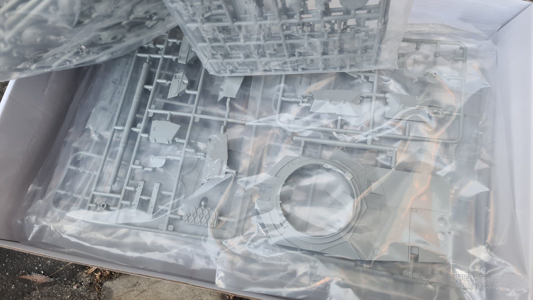 Modellbausätze & Standmodelle: 1:35 Leopard 2 A8 - Amusing Hobby 35A058 – Gebraucht aus Bassersdorf von jackbmw 4