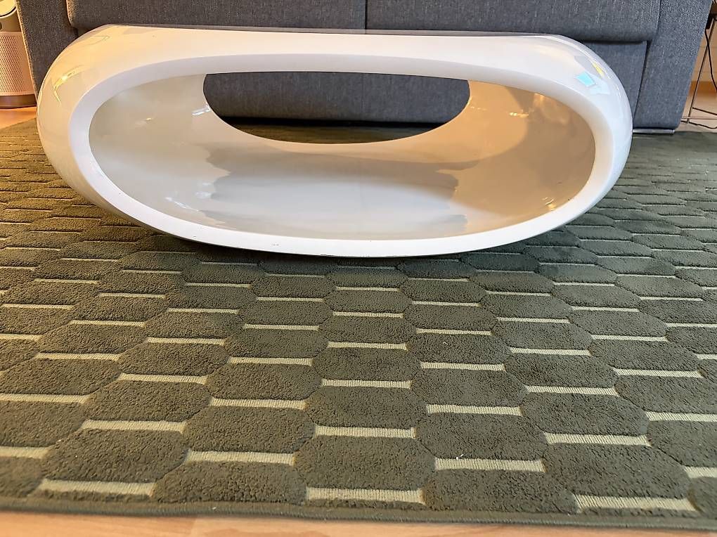 Tische: Moderner weisser Couchtisch  zeitloses Design – Gebraucht aus Affoltern am Albis von NKretzschmar 1