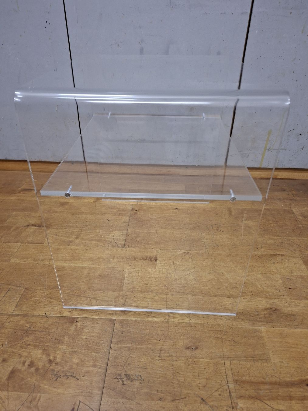 Tables: Plexiglastisch – D'occasion à Buochs par Gianna2020 1