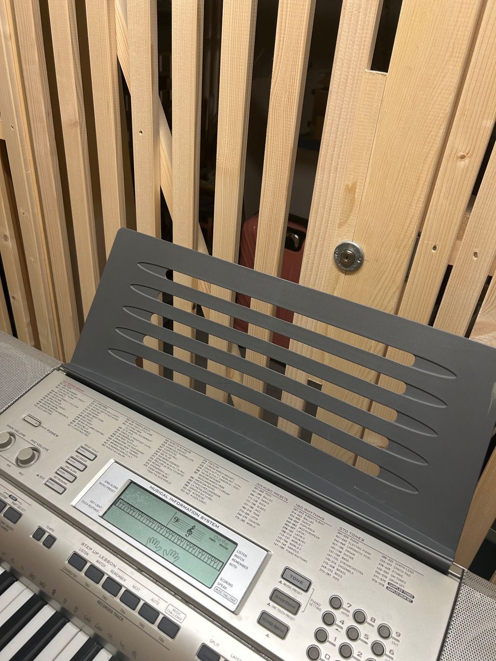 Casio Musikinstrumente: Keyboard Casio LK270 mit Ständer – Gebraucht aus Roggwil BE von ala_fr6w 3