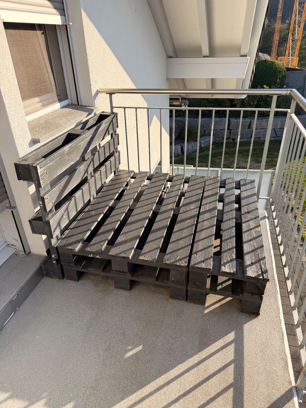Liegen & Liegestühle: Schwarze Paletten-Lounge – Gebraucht aus Schindellegi von _Chiara_97 1