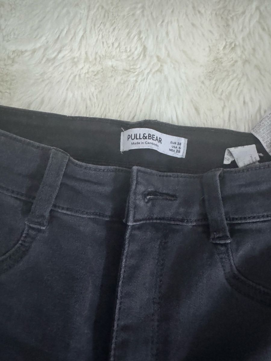 Pull&Bear Jeans: Pull&Bear Jeans Schwarz, push up 🔥 – Usato da Aarburg venduto da manju2007 1