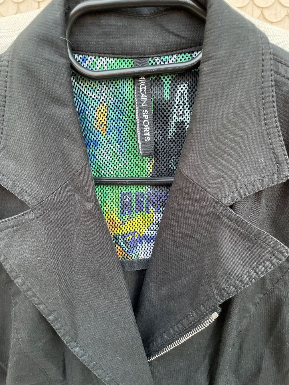 Marc Cain Giacche: Schwarze MARC CAIN Übergangsjacke Gr. S – Usato da Frasnacht venduto da GracyStore 1