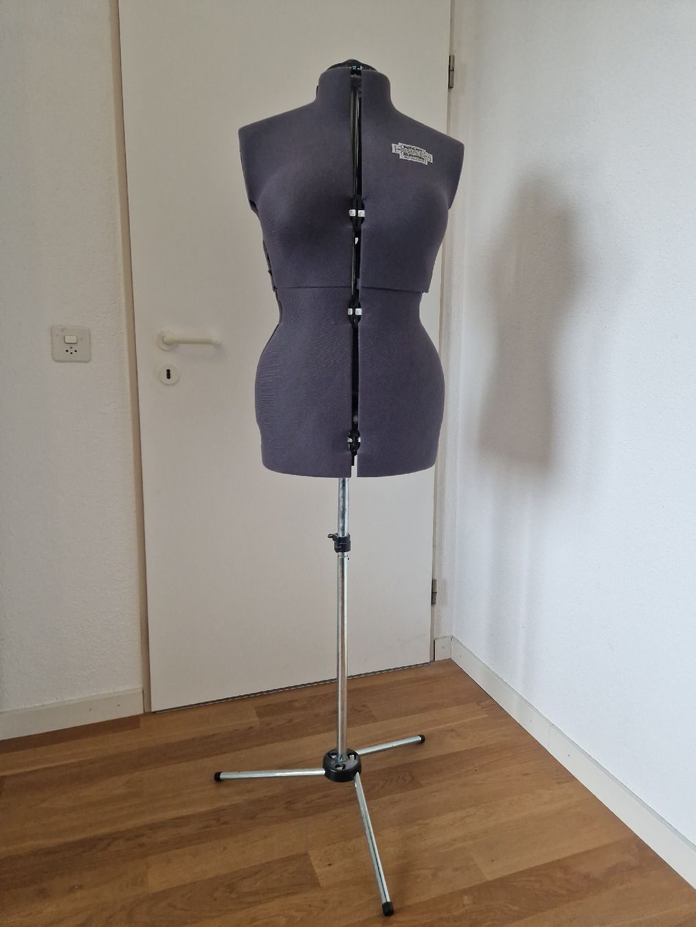 Allestimento di negozi e stand fieristici: Verstellbare Schneiderbüste / Schneiderpuppe – Usato da Oberbipp venduto da aitim 1