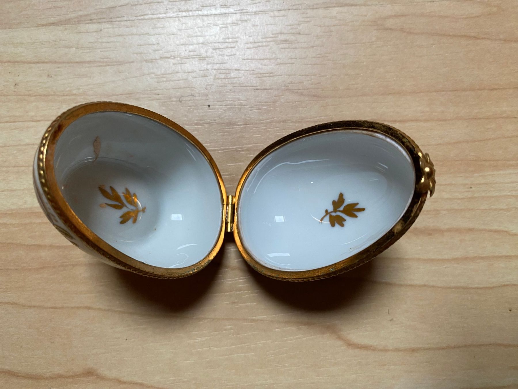Tutte le decorazioni: Edles Porzellan-Ei, LIMOGES – Usato da Kallnach venduto da CadaSepia 1