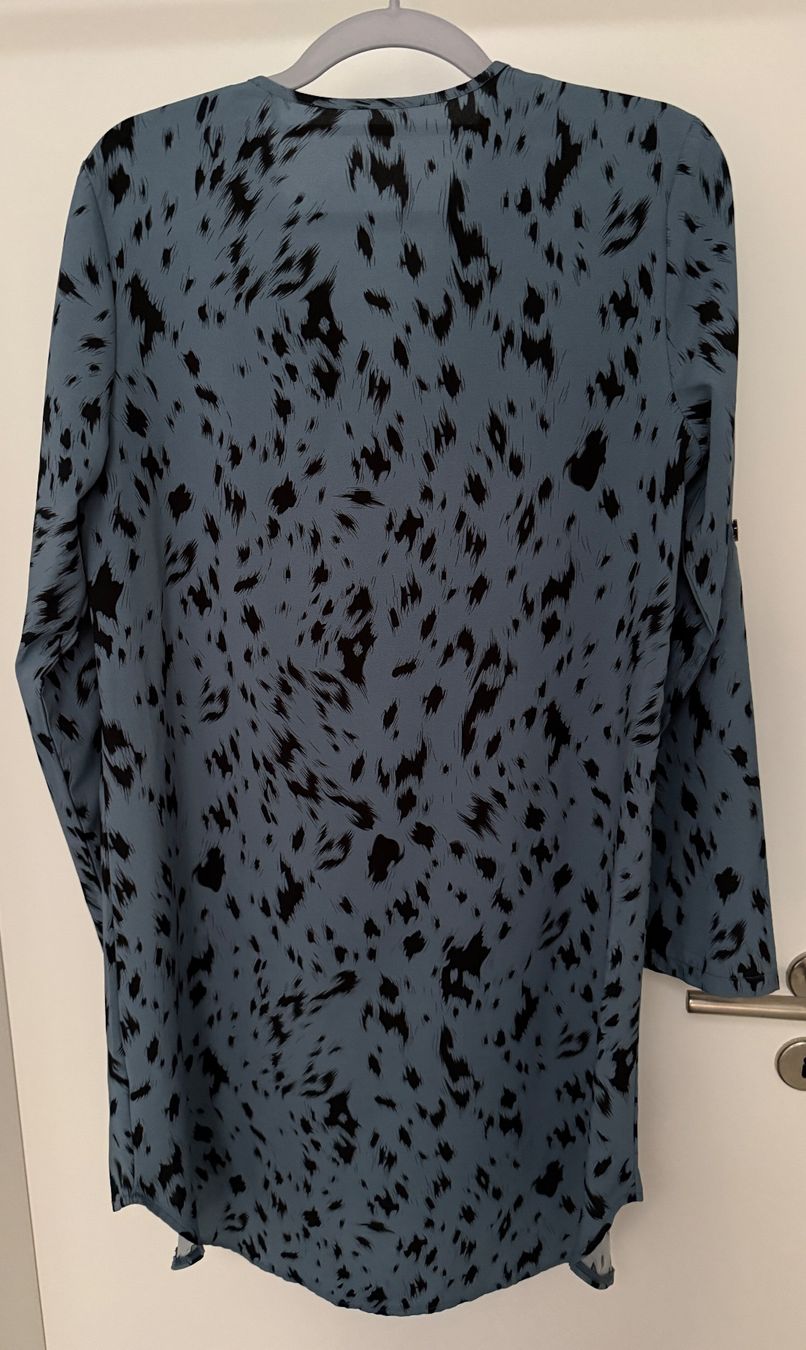 Shein Robes: Strandkleid blau mit schwarzem Muster in Grösse S – D'occasion à Hunzenschwil par Reche71 1