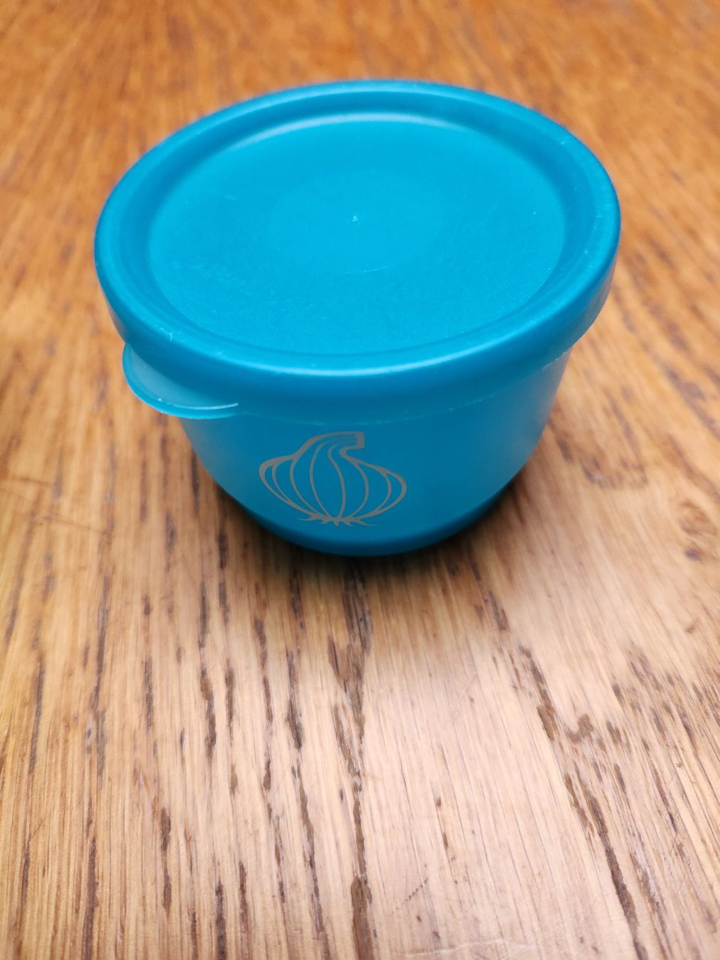 Tupperware Contenitori & Simili: Tupperware 3 Behälter ; Zwiebel LIlibut – Usato da Gstaad venduto da Meiel2020 1