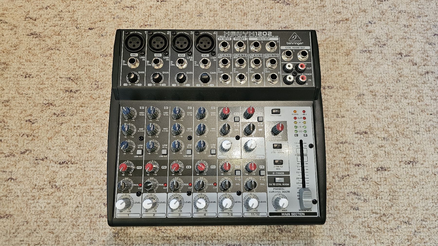 Behringer Console di mixaggio: Xneyx 1202 Analog Mischpult – Usato da Zug venduto da Serry19