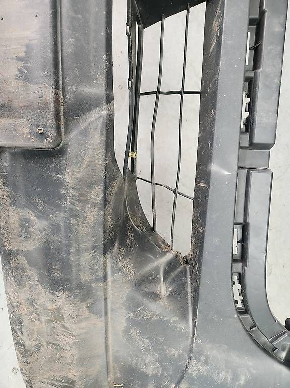 Mercedes-Benz Tutti pezzi di ricambio auto: Mercedes Sprinter Stossstange 907 – Usato da Biel/Bienne venduto da 300ccc 2