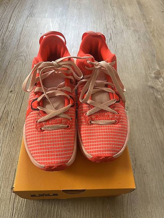 Scarpe da uomo: Chaussures de basket Nike Lebron taille 38 – Usato da Yverdon-les-Bains venduto da car_xd5s