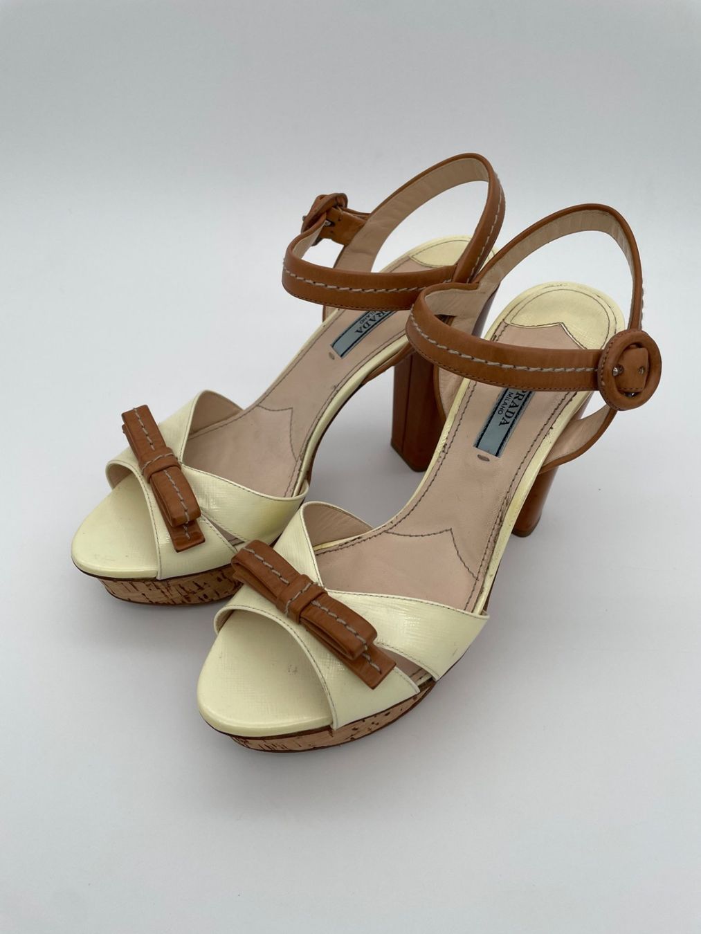 Prada Scarpe da donna: Prada Bicolor Cork Platform Sandale mit Absatz EU 38 Beige – Usato da Zürich venduto da shoe_shop 2