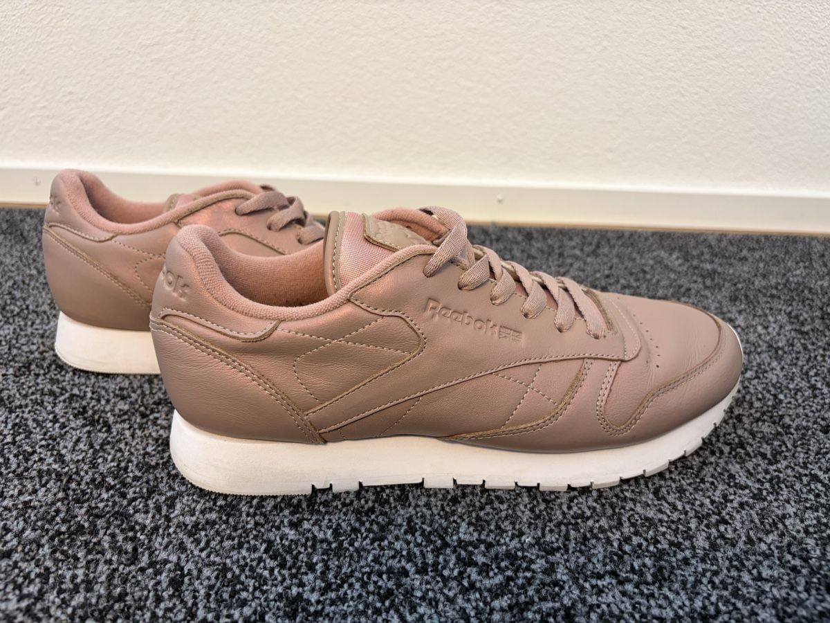 Reebok Scarpe da donna: Reebok Sneakers Gr. 40.5 – Usato da Schlierbach venduto da Sani-123