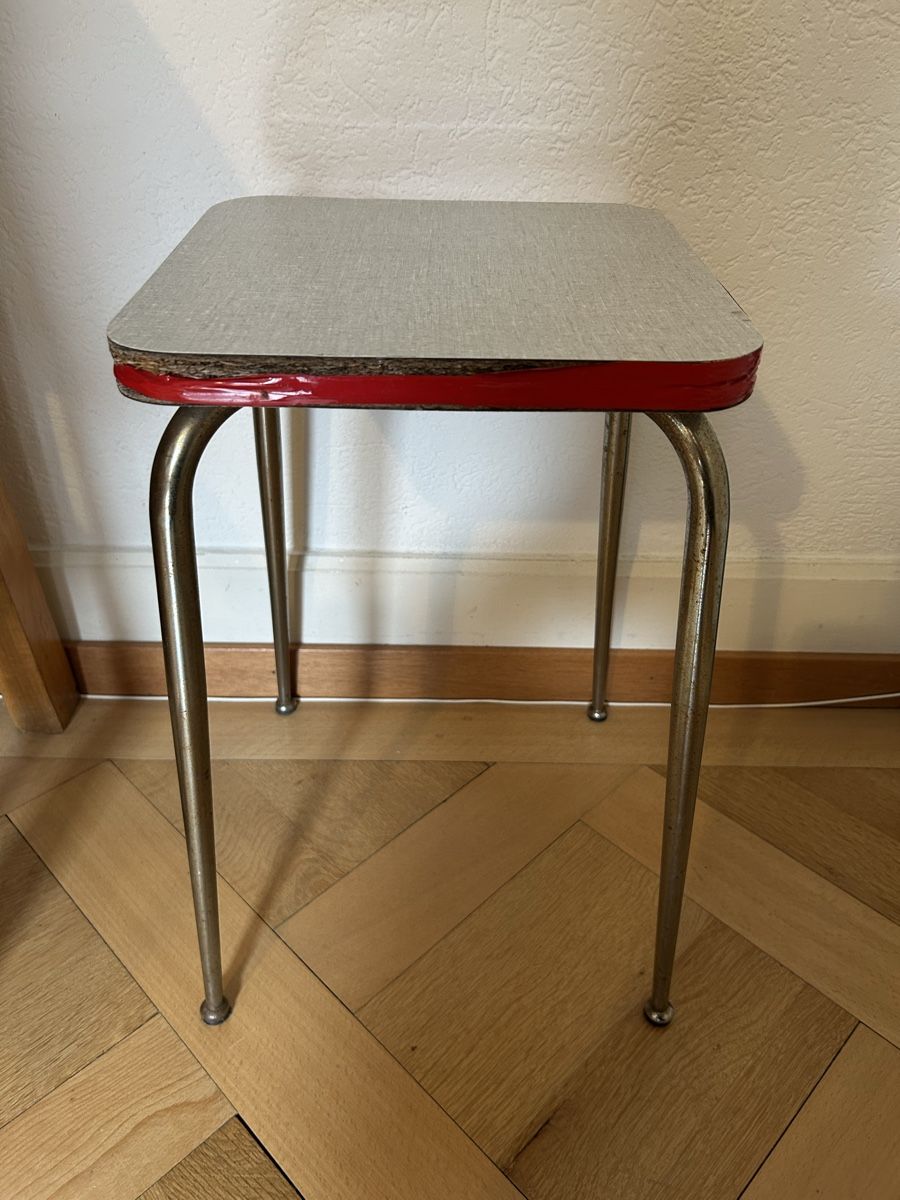 Hocker: Hocker mit tollen Stuhlbeinen – Gebraucht aus Zürich von ann_9fv5 1