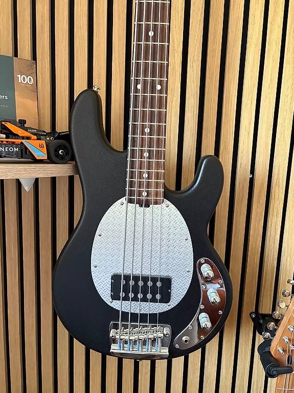 Instruments de musique: Music man sub 5 – D'occasion à Corminboeuf par Garoclo