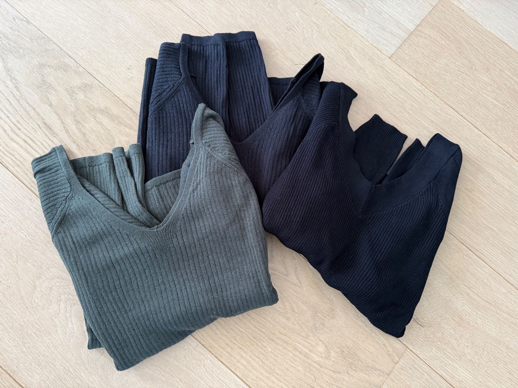 Only Lotti di vestiti: 3 Pullover Damen gerippt, Gr. M Only wie NEU – Nuovo (secondo la descrizione) da Buhwil venduto da Lin66