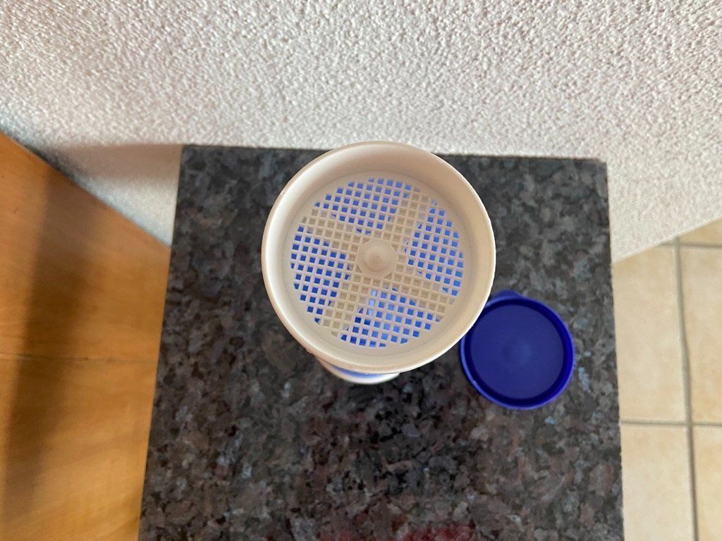 Tupperware Behälter & Ähnliches: Neuw. Tupperware Puderzuckermühle D 22 – Gebraucht aus Beatenberg von buy2you 2