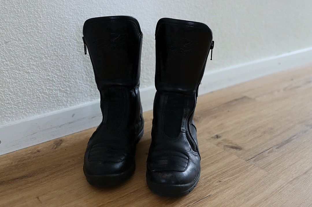Scarpe da donna: Motorradstiefel Gr. 38  – Usato da Effretikon venduto da Waffelschnitte 3