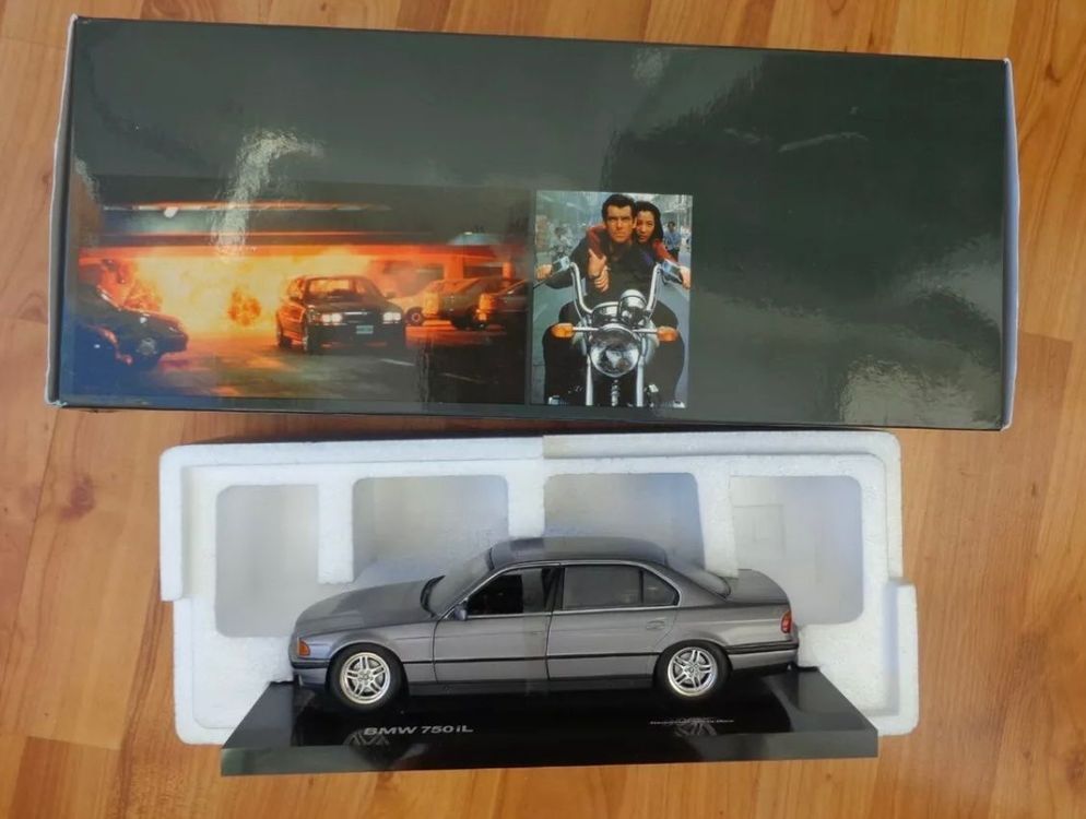 007 Tomorrow Never Dies BMW 750iL 1/24 - ミニカー