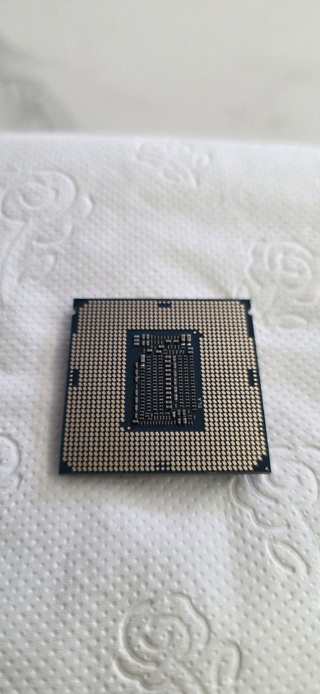 Intel Elektronikbauteile: Intel i9 9900K – Gebraucht aus Brig von N1TR-0 4