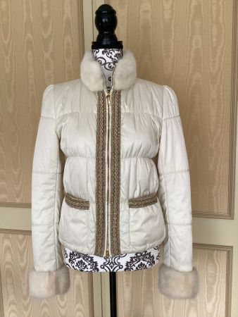 Winterjacke mit Pelz Grösse 36 small neuer Zustand