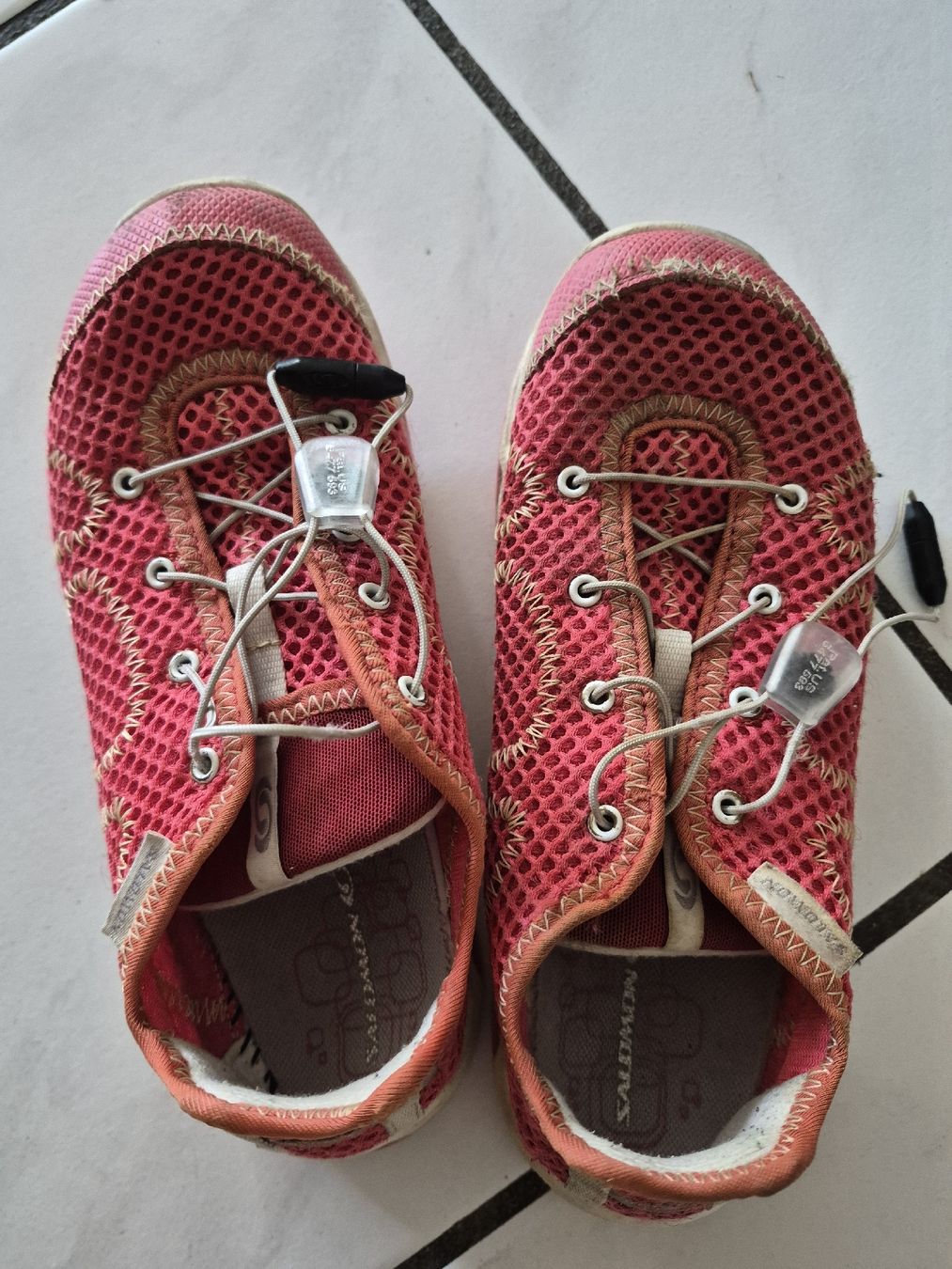 Scarpe da uomo: Salomon schuhe gr 33 – Usato da Villigen venduto da KaAn12