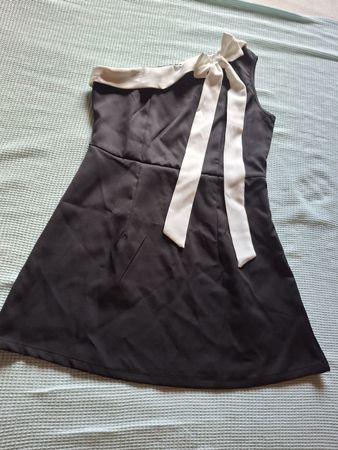 Tunique noire et blanche taille L 1 épaule dégagée 