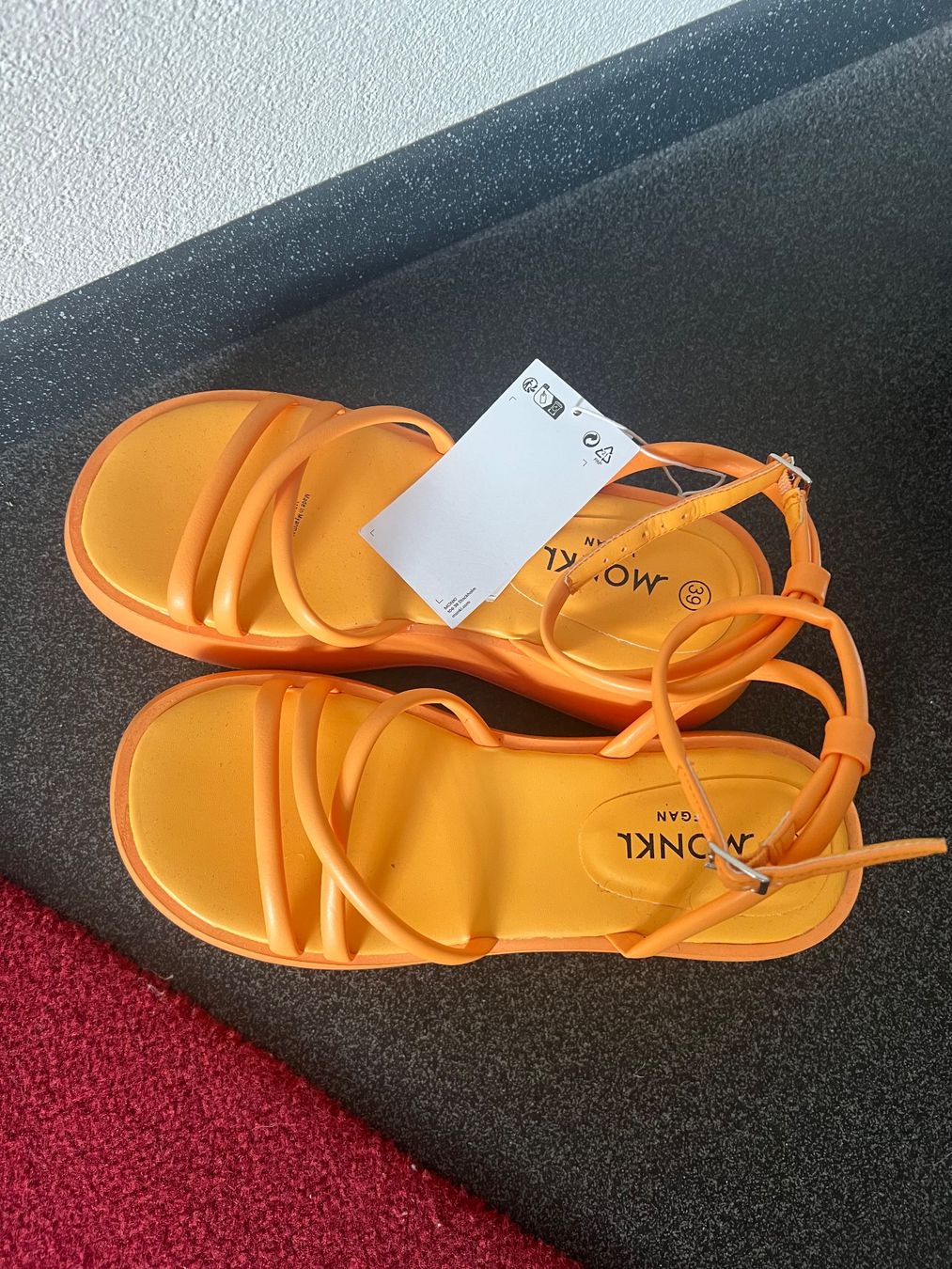 Monki Damenschuhe: Orange Sandalen – Neu und originalverpackt aus Benken SG von lek_dz2k 1