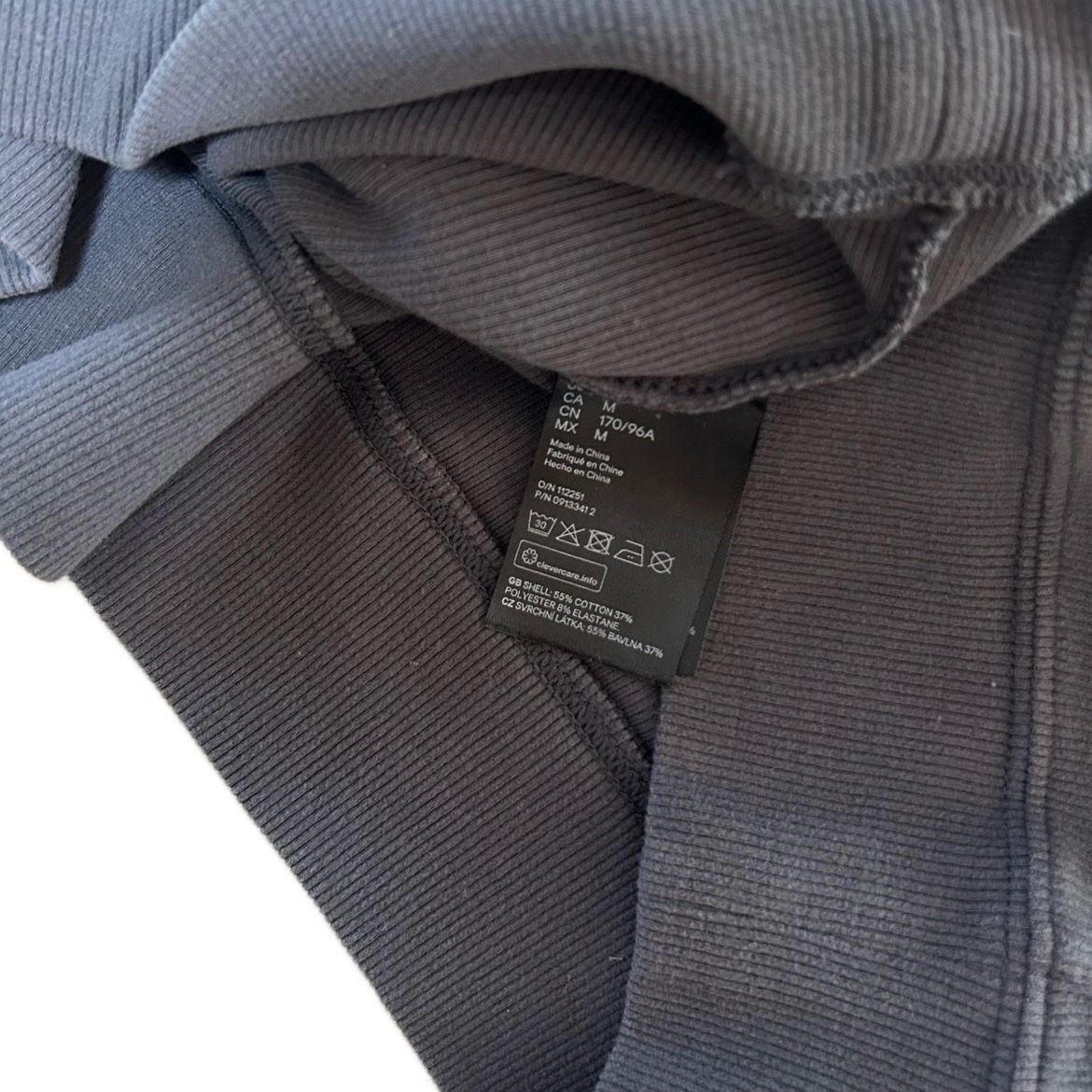 H&M Pulls & Sweat-shirts: H&M Sweatshirt – D'occasion à St. Gallen par look-twice 5