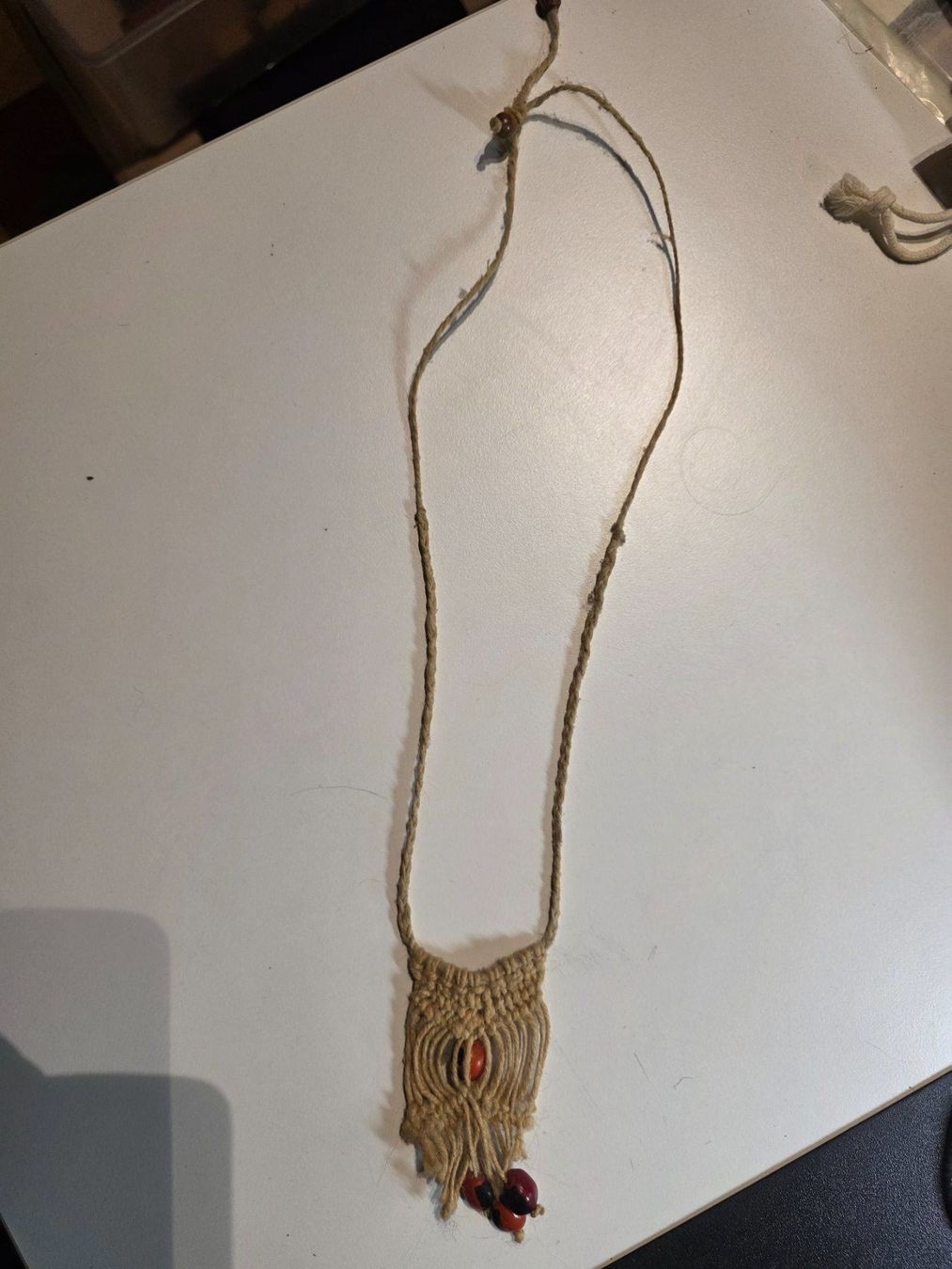 Catenine: Halskette Schnur Bast Kette mit Bohnen 64 cm – Usato da Walterswil BE venduto da Lonitti 1