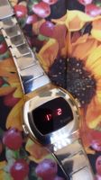 Belle  montre vintage LCD rouge Pulsar plaqué en or 80 mu