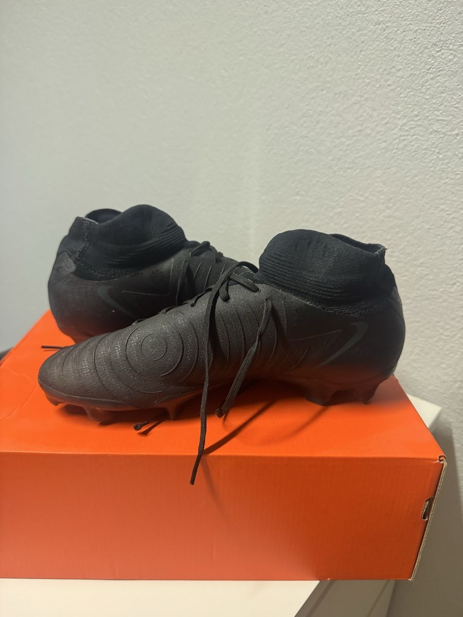 Sonstiges zum Bergsteigen & Wandern: Crampons Nike Mercurial Noir Taille 41 – Gebraucht aus Bussigny von mel_5gct 1