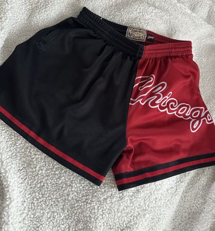 Chicago Bulls Shorts - Mitchell & Ness