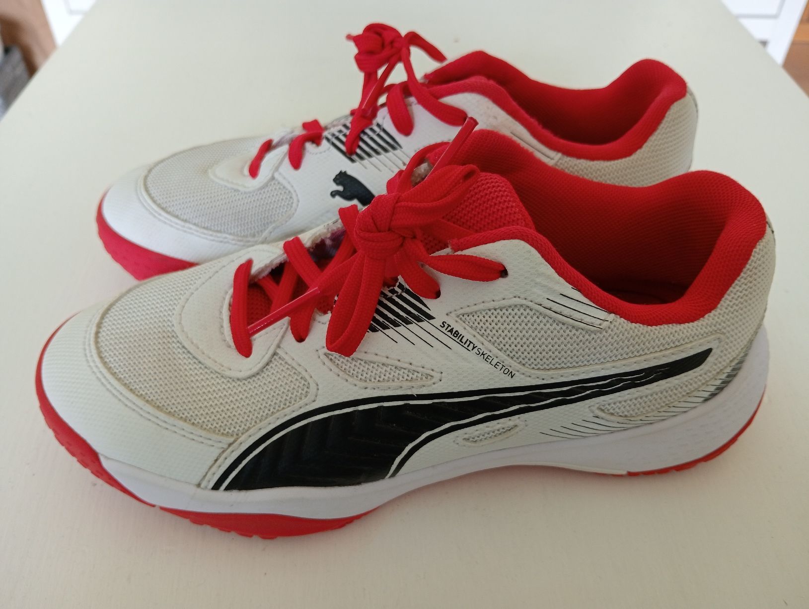 Puma Chaussures hommes: Puma Schuhe Gr 35 Weiß und Rot – D'occasion à Allschwil par Evgeniia78 1