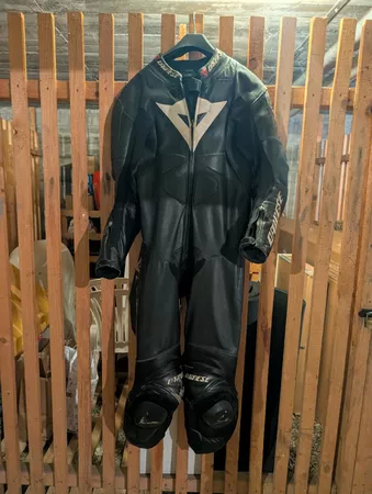 Dainese Lederkombi ,Einteiler in Grösse 52