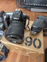 Nikon D90 Kamera mit Zubehör, Blitz SB-700