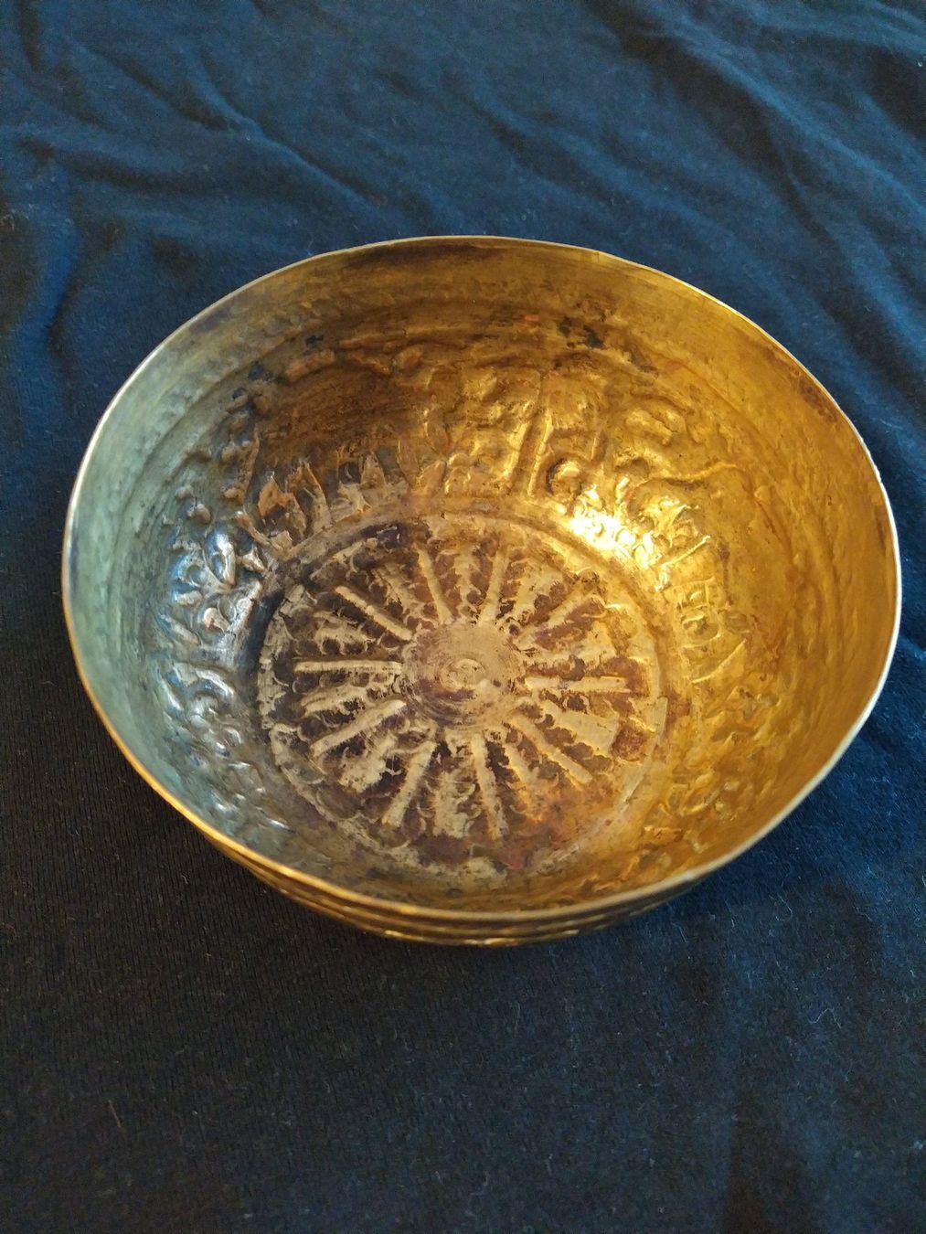 Schalen: Bol en laiton martelé/repoussé – Gebraucht aus Le Mont-sur-Lausanne von Atelier_Rezart