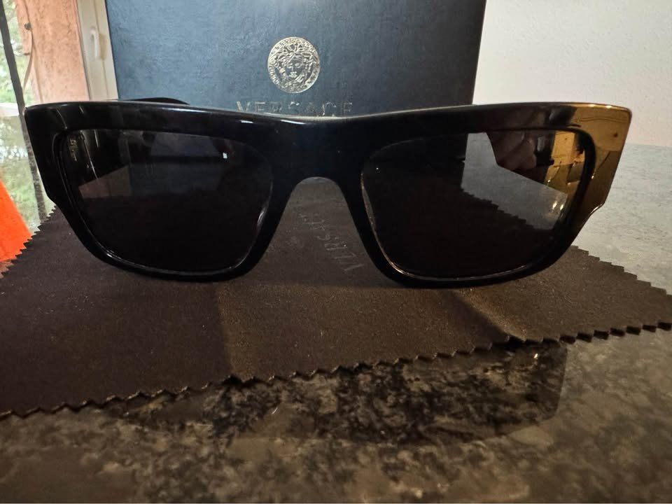 Versace Brillen & Gläser: Versace Sonnenbrille Original mit Box & Beleg – Neu (gemäss Beschreibung) aus Mellingen von jirka_kulhavy