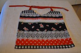 BABY LATZLI - BABY BAVETTE - NEU - HANDARBEIT